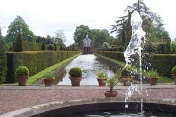 10 mins drive, 4 miles, GL14 1PD - NT Westbury Court Water Garden